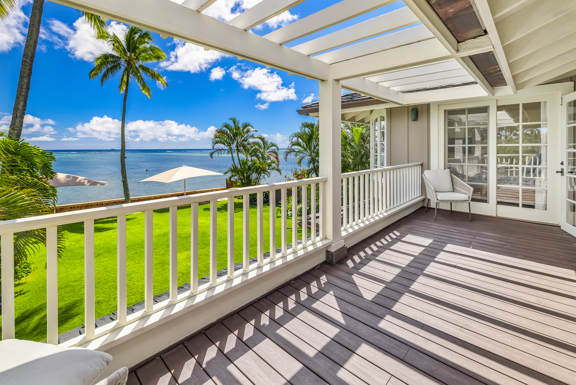 Shared lanai for Primary Bedrooms 1 & 2, overlooking the ocean.