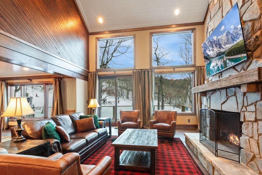 Main Living Area Is Right on the Ski Slopes of Beech Mountain, Easy Ski In/Out