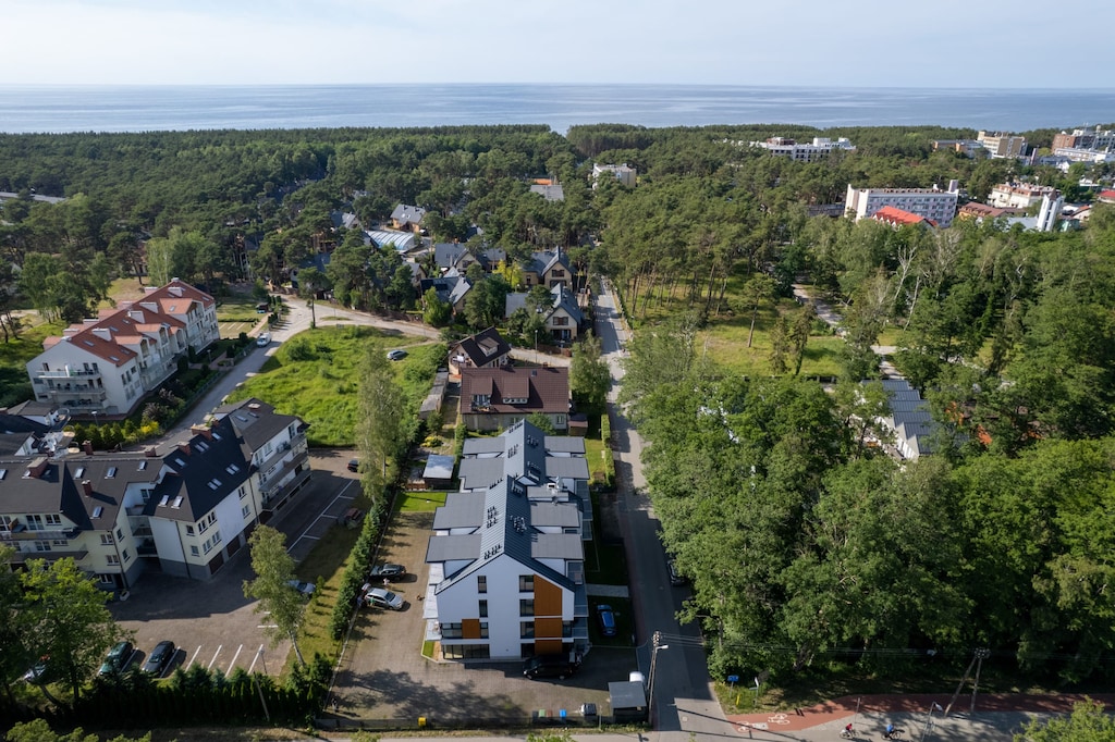 The building is located in a vibrant neighborhood with plenty of dining options. 