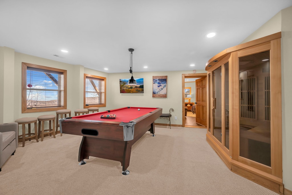 Evening entertainment refined: A friendly game of pool followed by the sauna