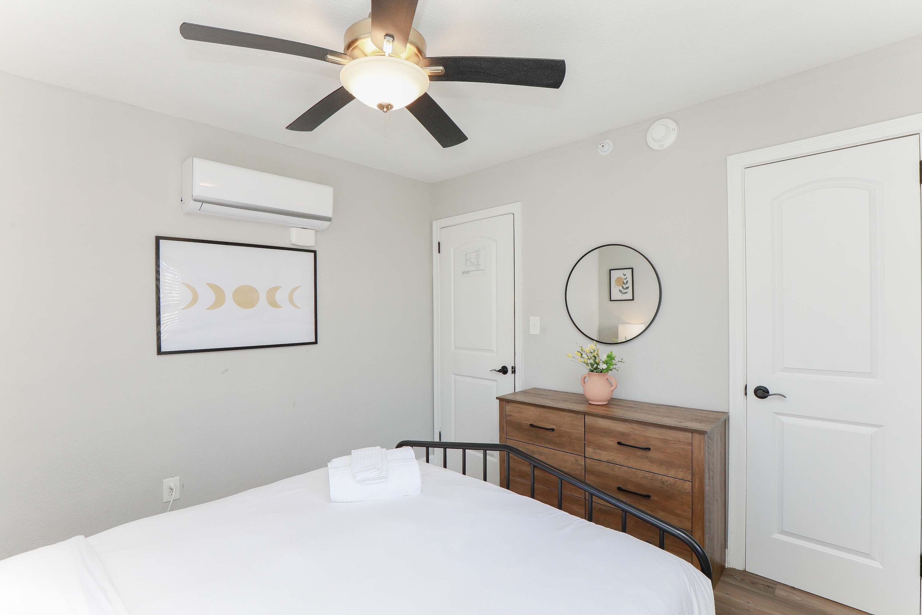 2 BR w/ Private Beach Access Pets Welcome 2 BR w/ Private Beach Access Pets Welcome