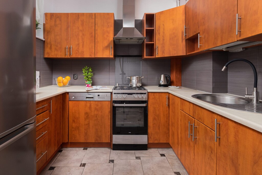 Kitchenette with plenty of kitchen utensils and dishes. 