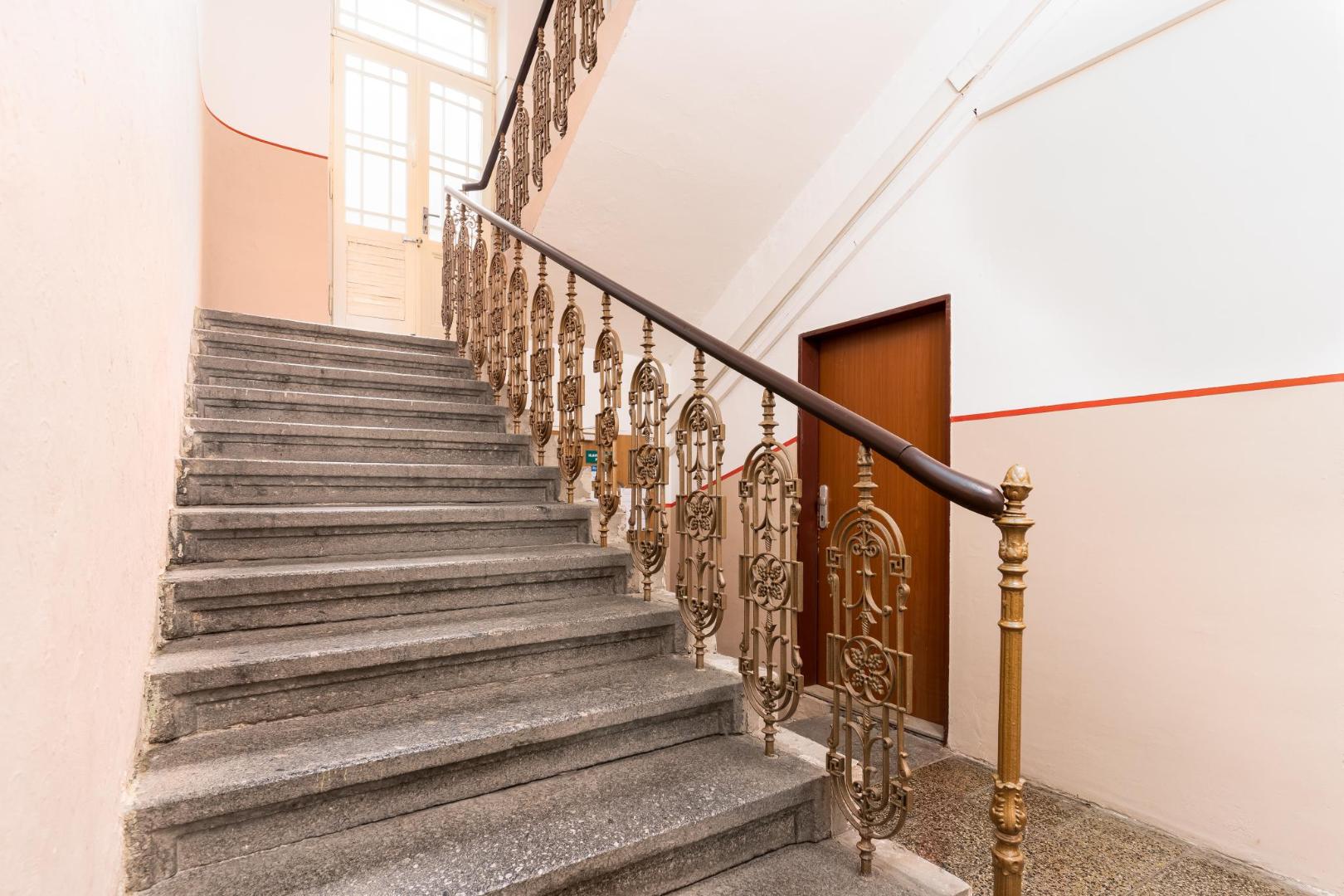 Žižkov Tower • Spacious Open-Plan • Netflix