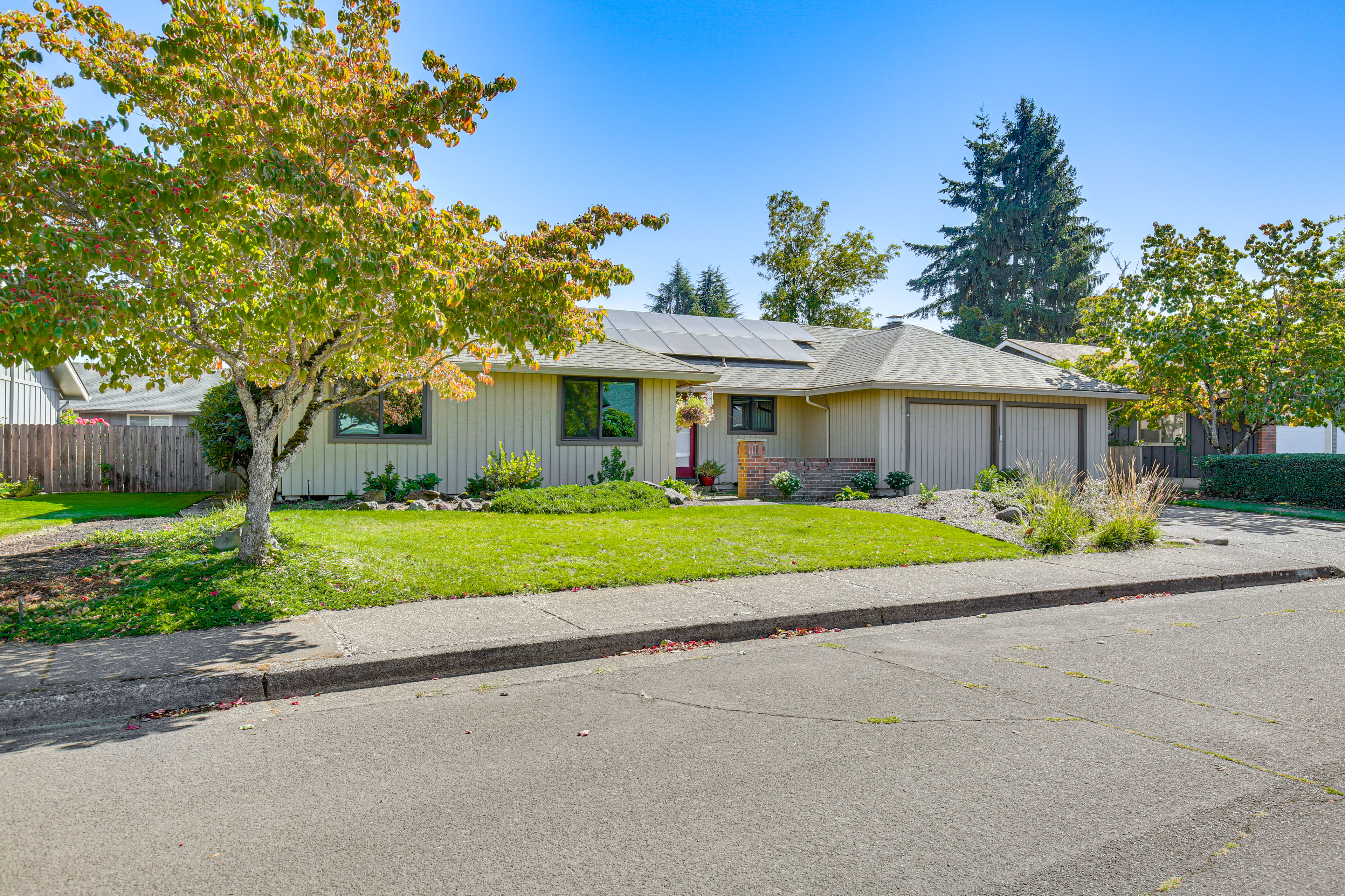 Property Image 2 - 4 Mi to University of Oregon: Bright Eugene Home!