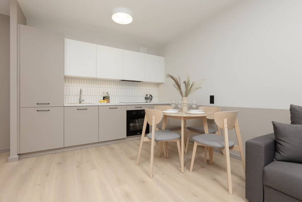 Fully equipped kitchenette.