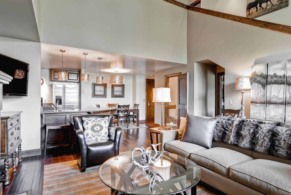 EastWestResorts_ASC402_Living4