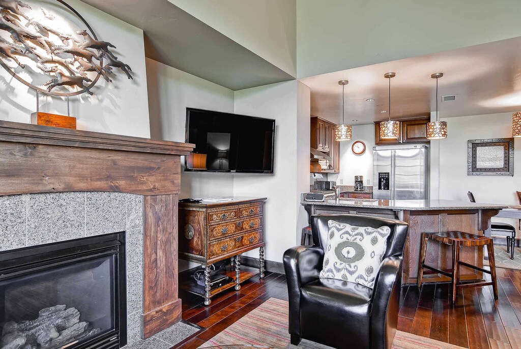 EastWestResorts_ASC402_Living5