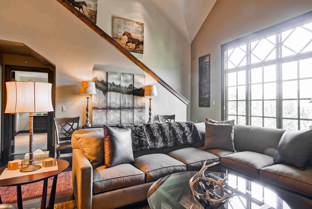 EastWestResorts_ASC402_Living3