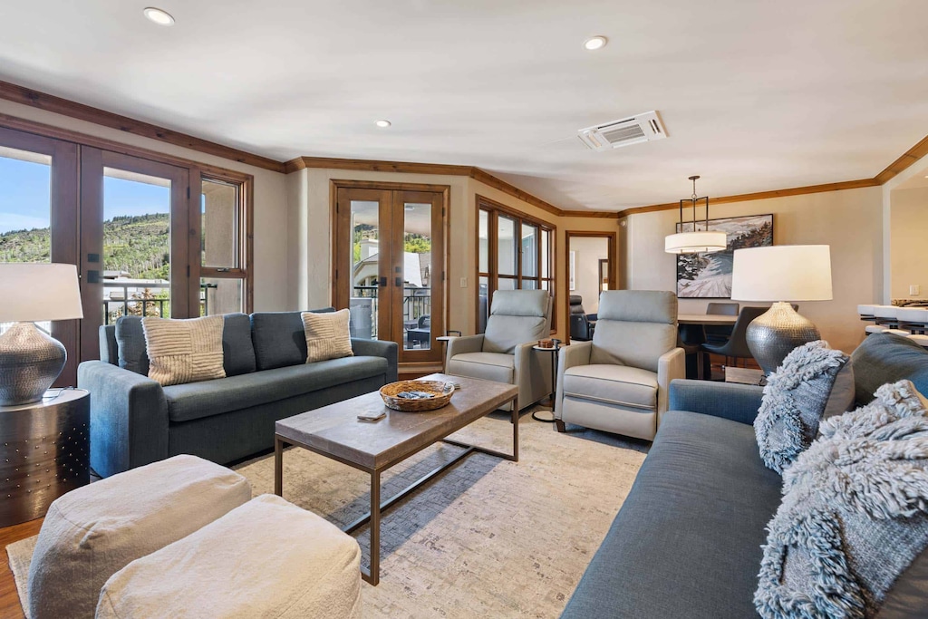 hyattcondo-1-6730_54687629624_o