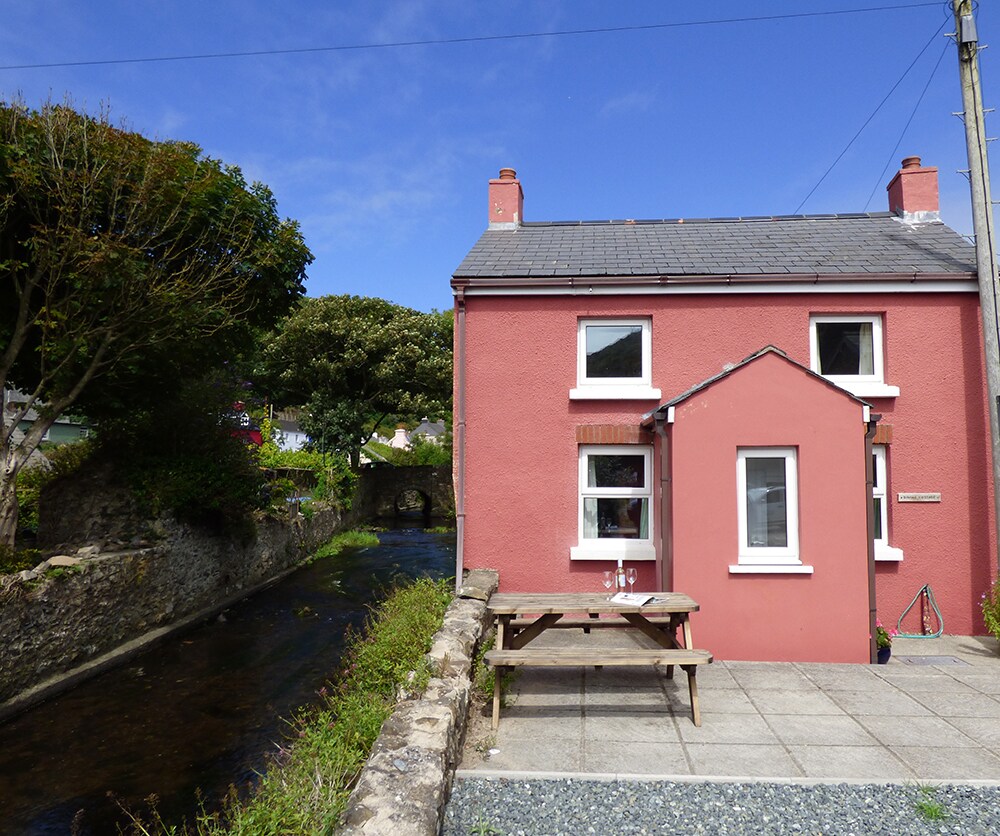 Property Image 1 - Dingle Cottage