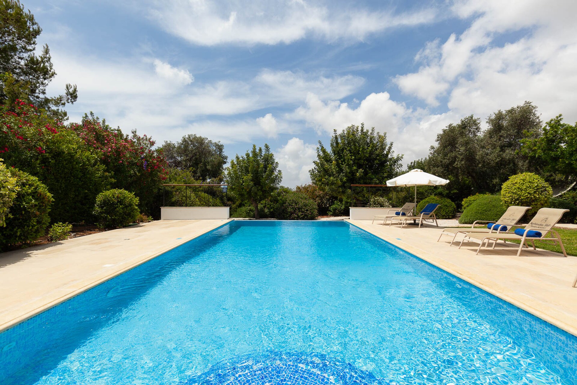 Luxury Family Retreat with Expansive Outdoor Paradise Luxury Family Retreat with Expansive Outdoor Paradise