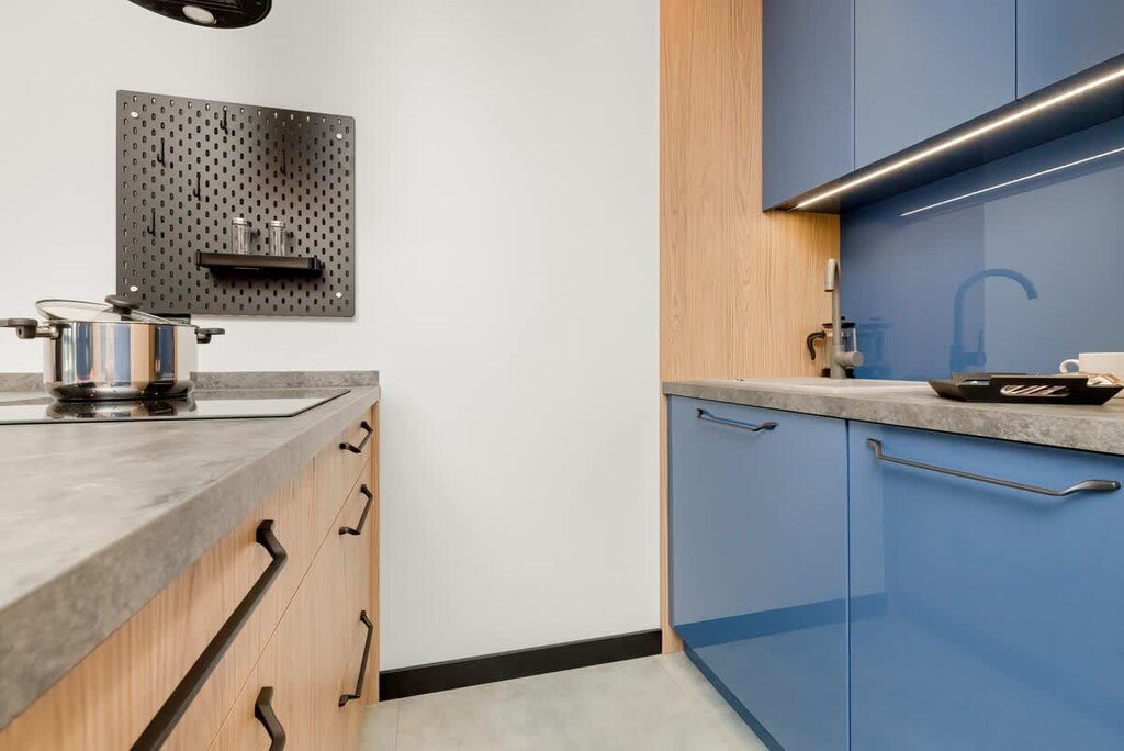 Kitchenette with an oven.