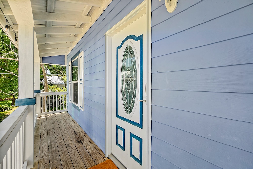 Enter using the easy keyless lock