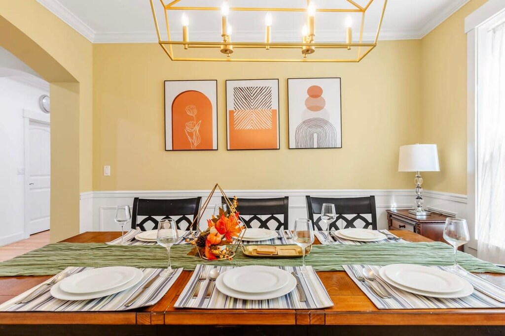 Pretty dinning room with seating for 8 person