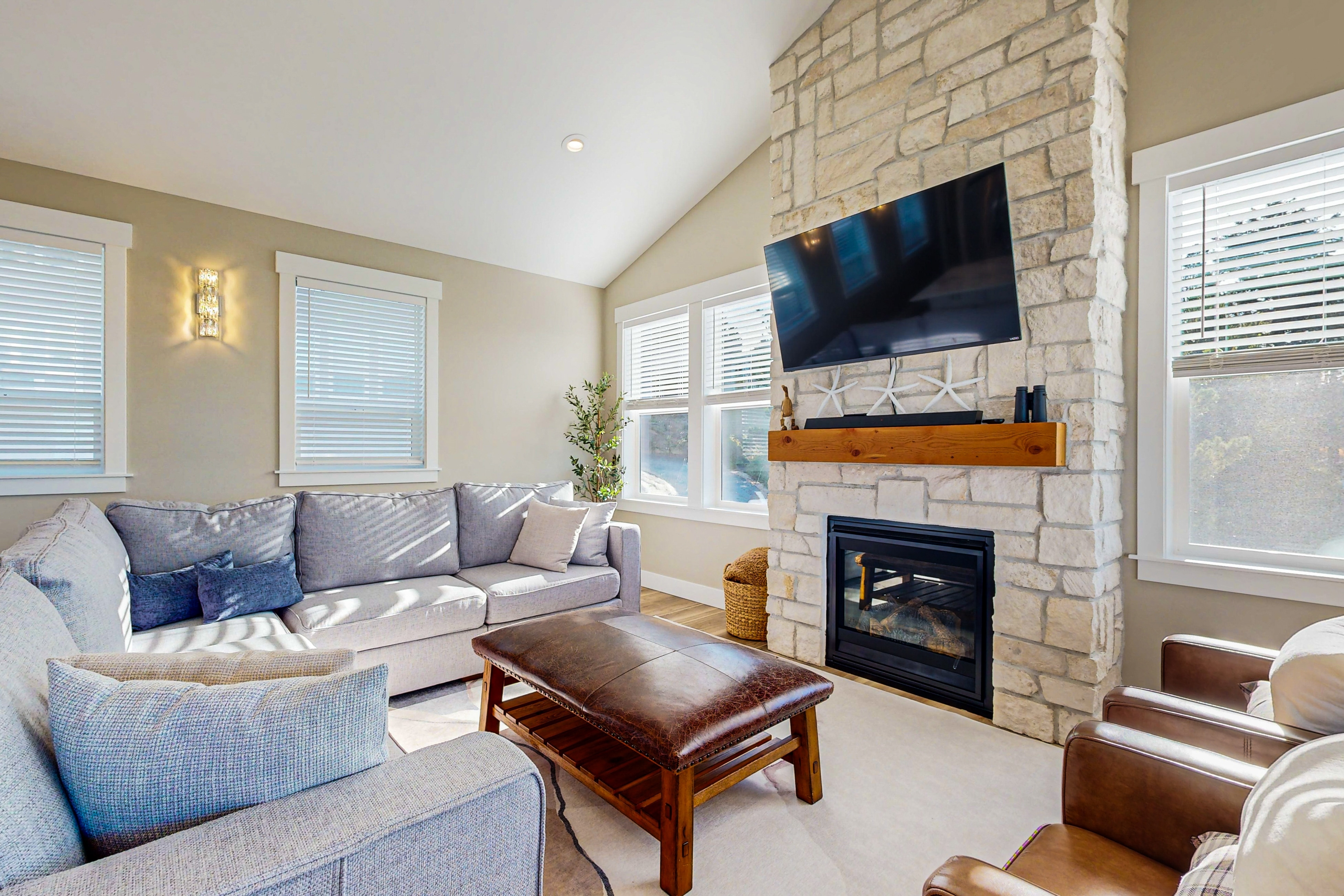 Beautiful & spacious, oceanview home, with hot tub & foosball table