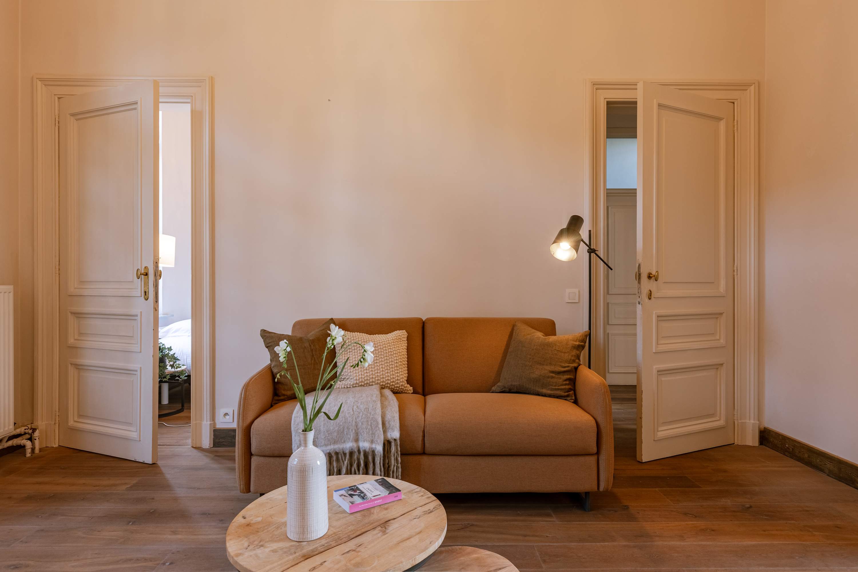 Bright and spacious living room featuring authentic elements, complete with a sofa bed.