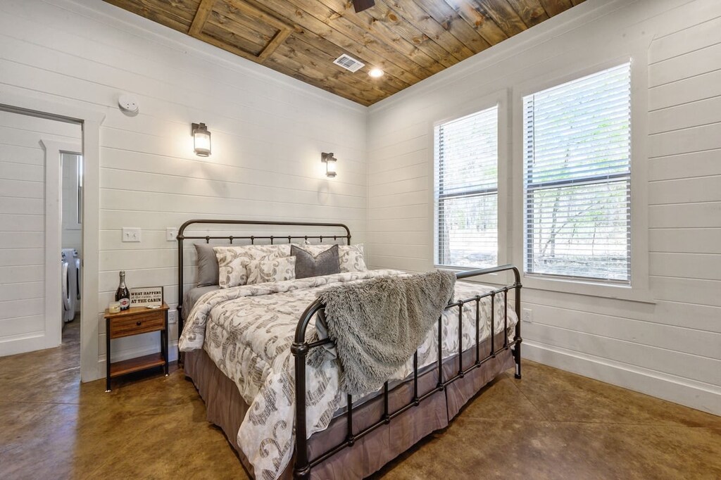 Master bedroom #2 (sleeps 2)