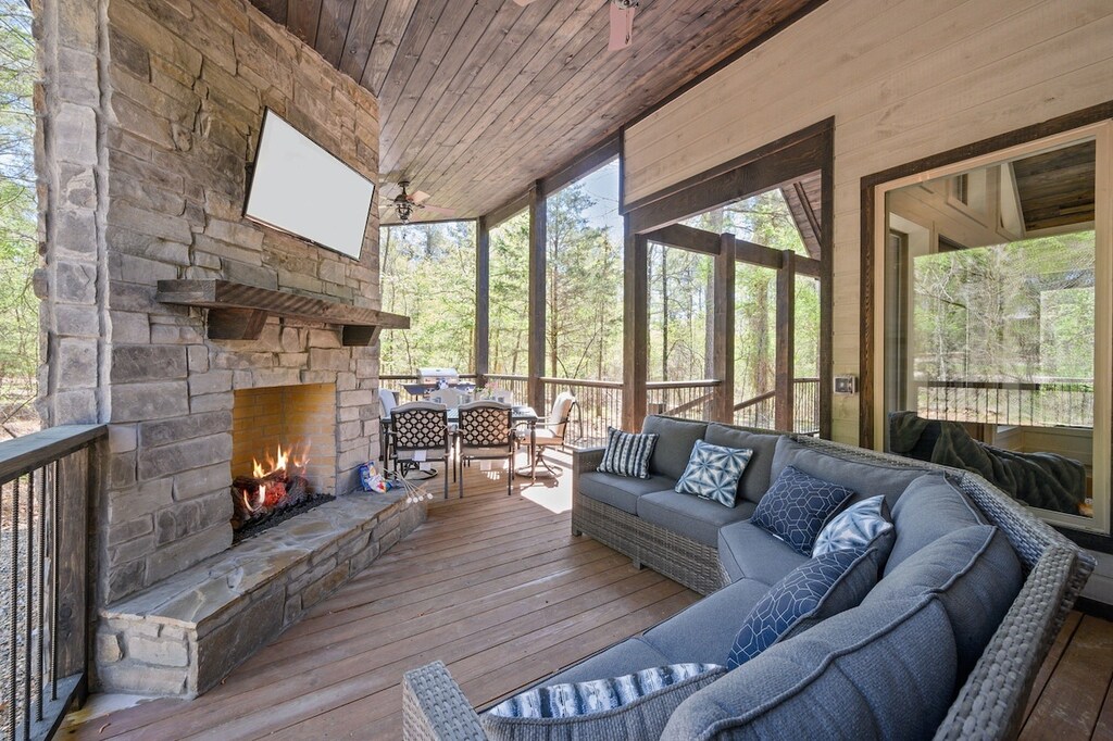 Outdoor entertaining area