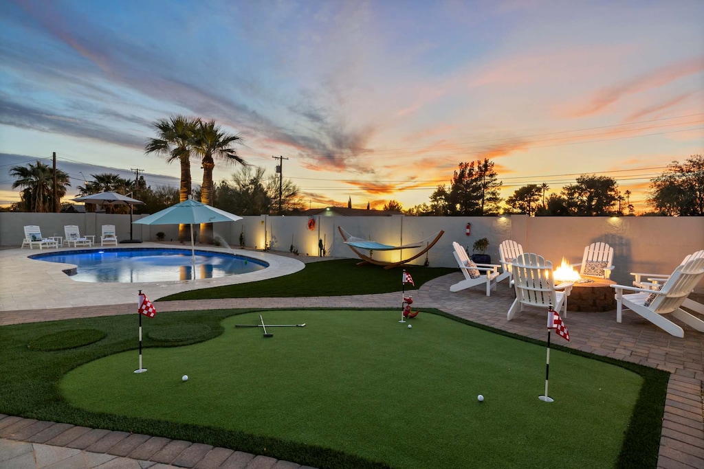 End your day with a sunset putt or poolside toast at Desert Willow!