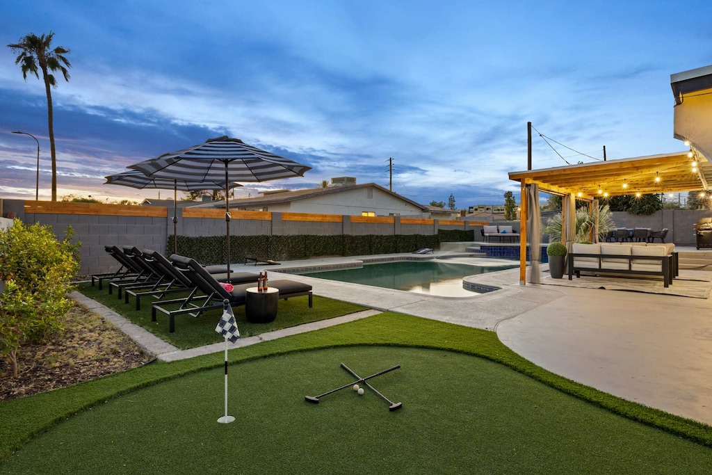 Spacious putting green by the pool.