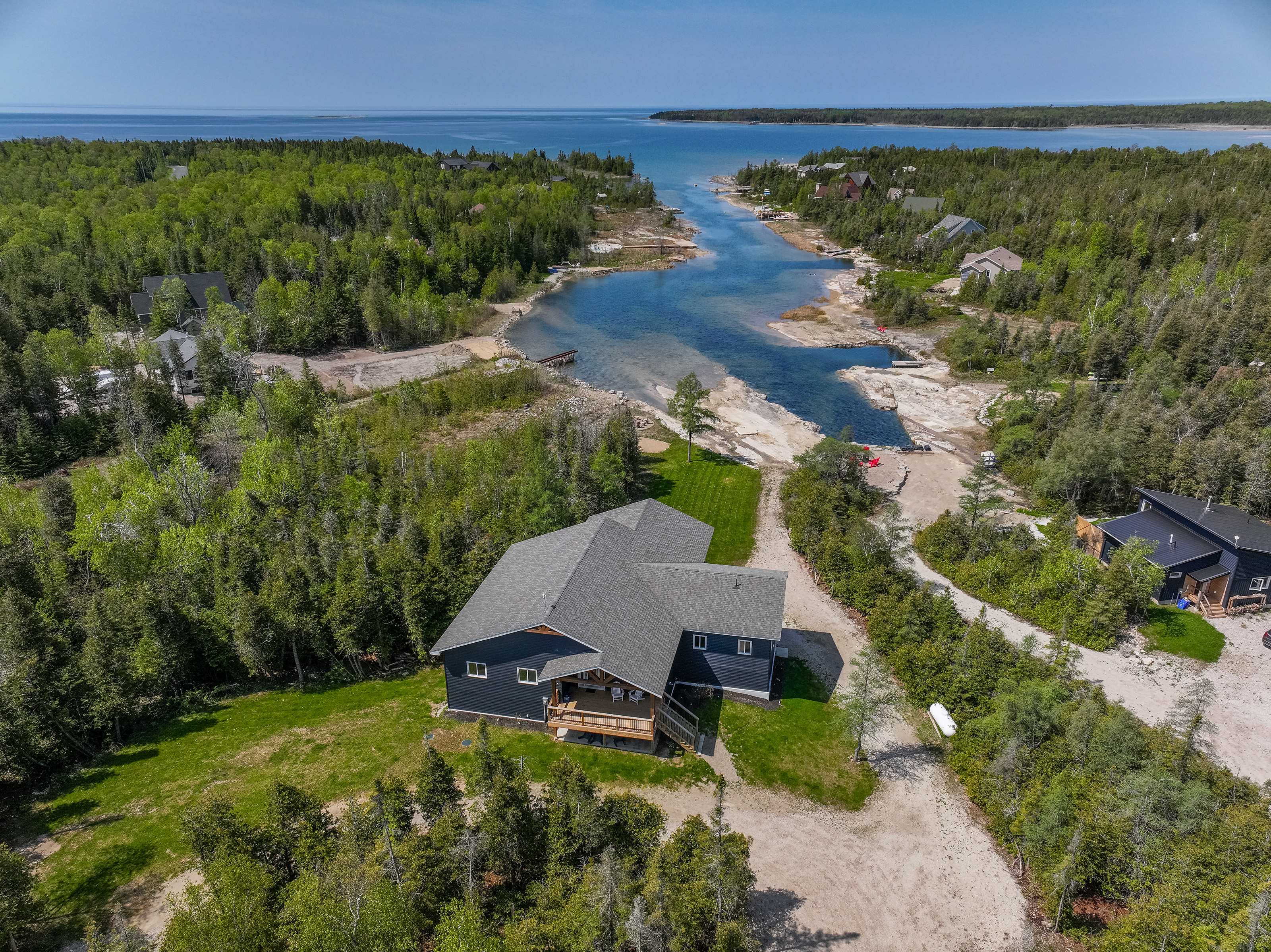 Luxury Lakefront Escape with Games Room