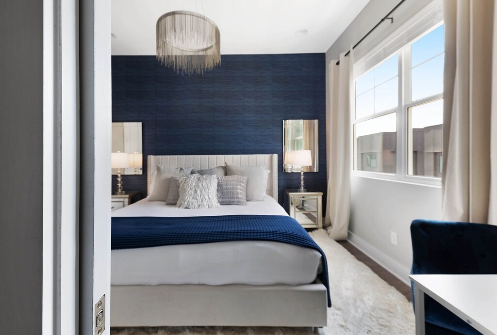 Elegant and Relaxing Bedroom with Plush Bedding
