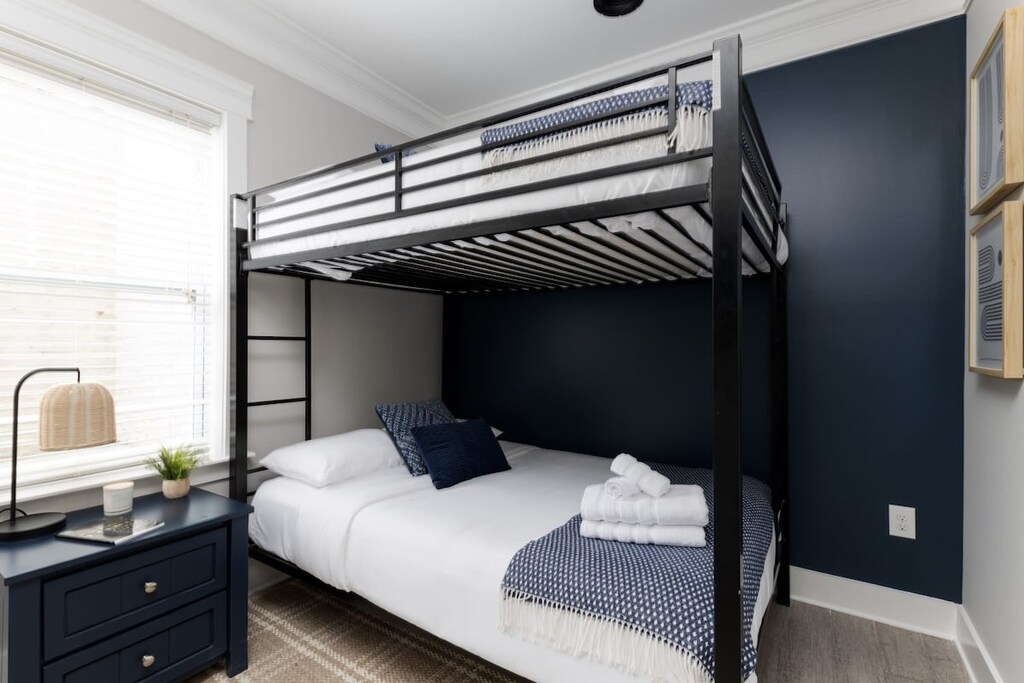 Full Size Bunkbed + Private Bath + Smart TV