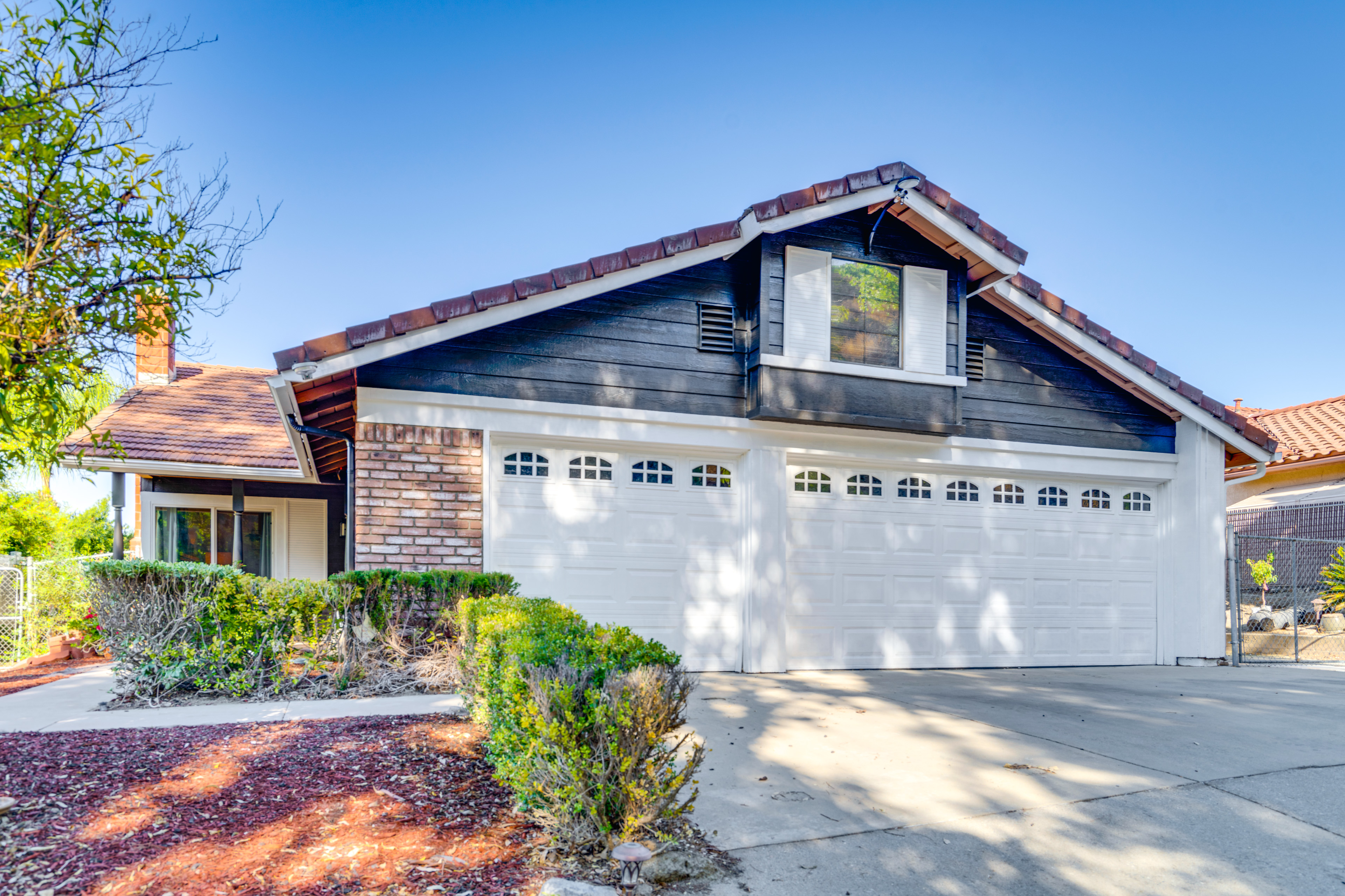 Water-View Home w/ Hot Tub in Lake Elsinore!