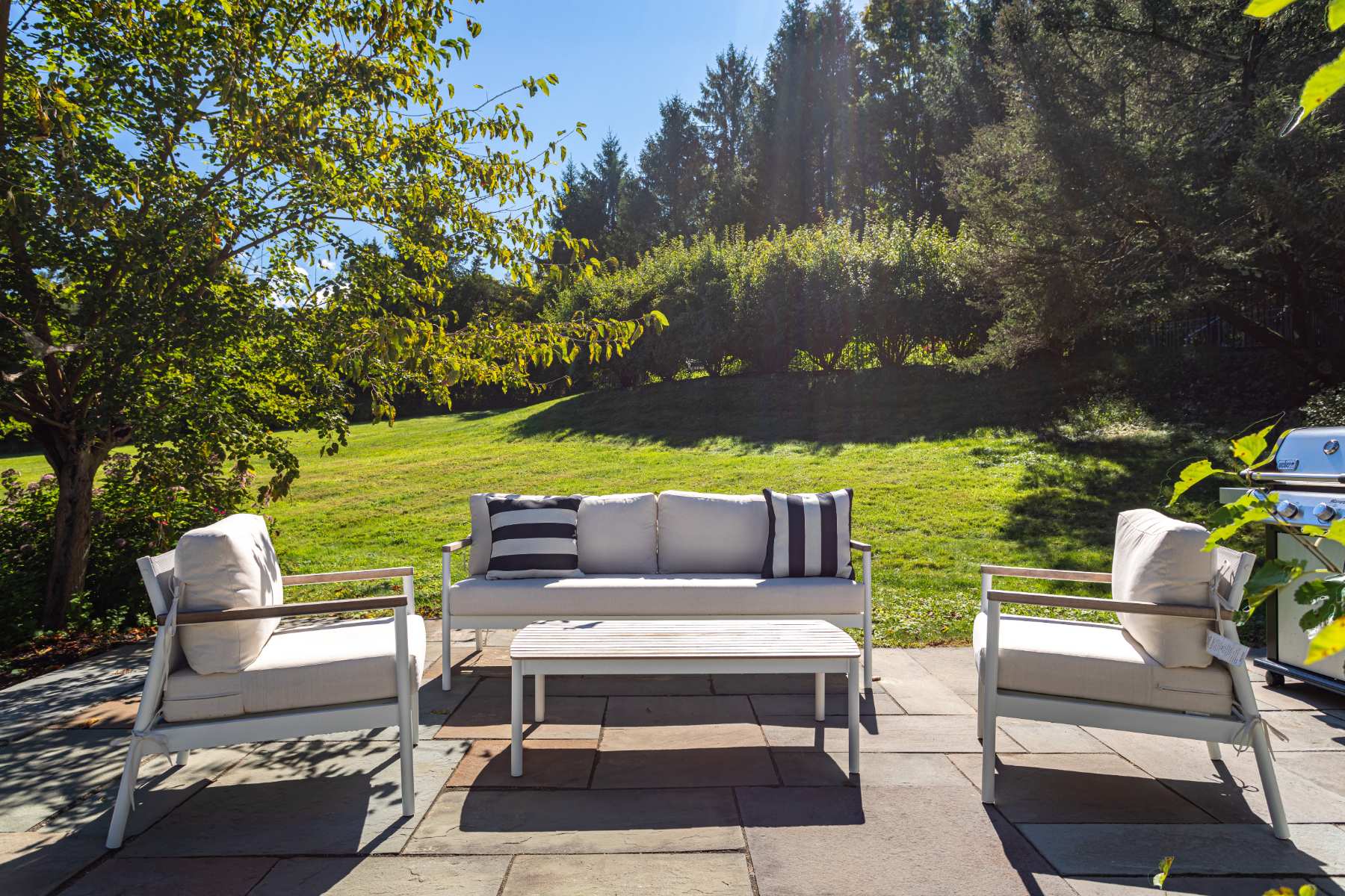 Golden Hill: Light Filled w. Sunroom + Fireplace