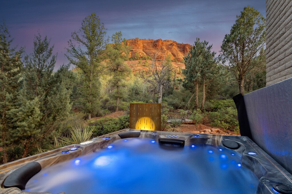 Private hot tub- Relax and enjoy the views!