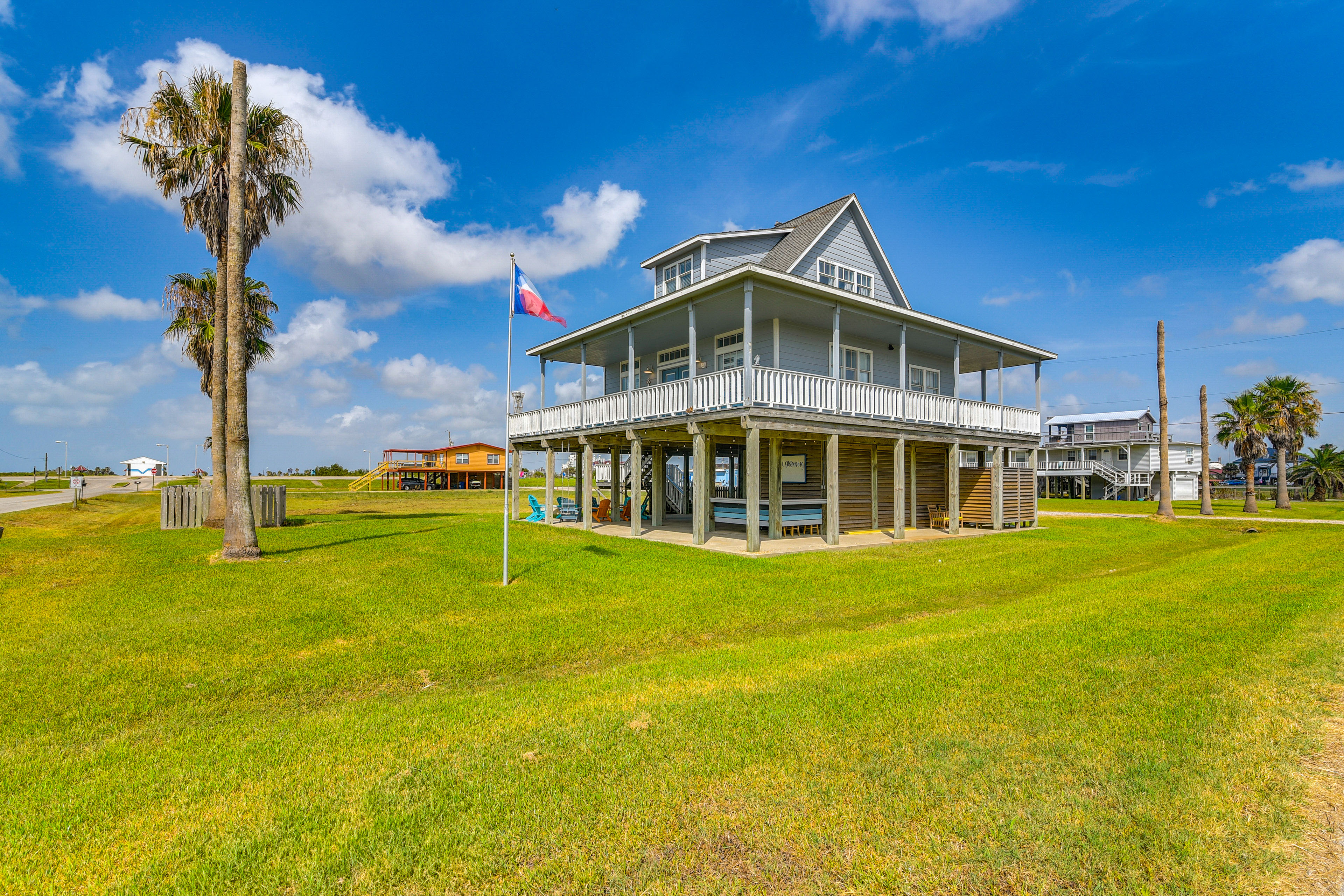 Property Image 2 - Pet-Friendly Surfside Beach Retreat w/ Ocean Views