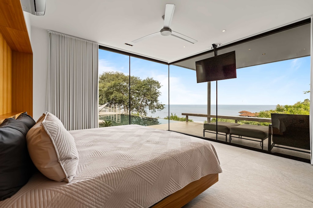 Bedroom #1 - King Bed with En Suite Bathroom