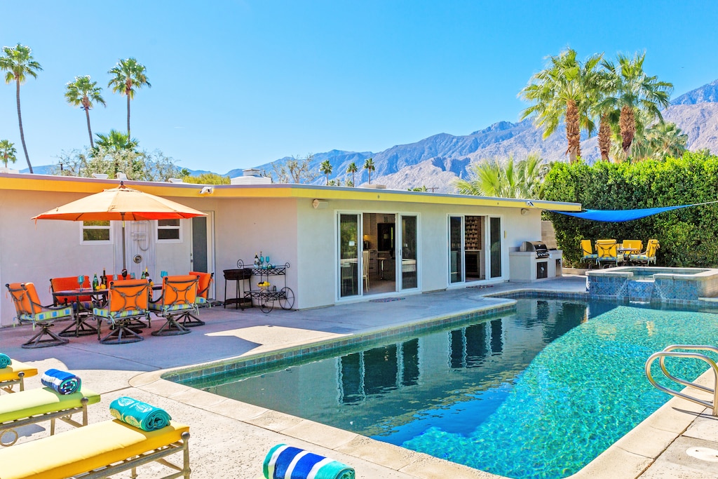 Welcome to Casa Del Solstice Palm Springs!