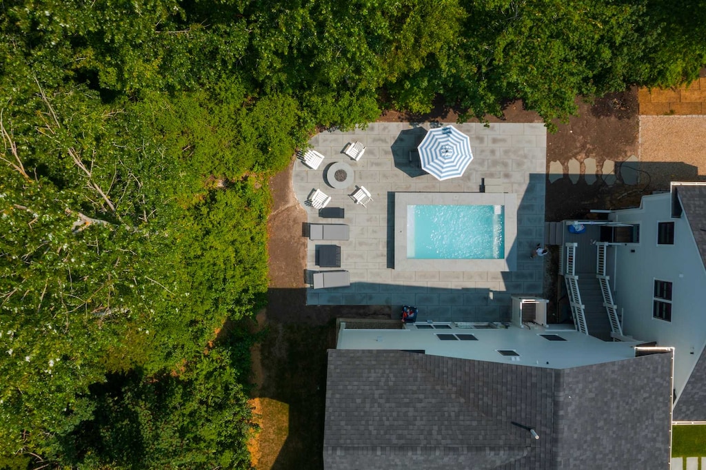 Heated Hydrotherapy Pool and fire pit!