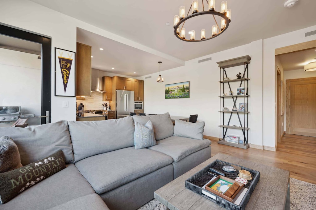 riverfrontlodge-201-9832_54102675952_o