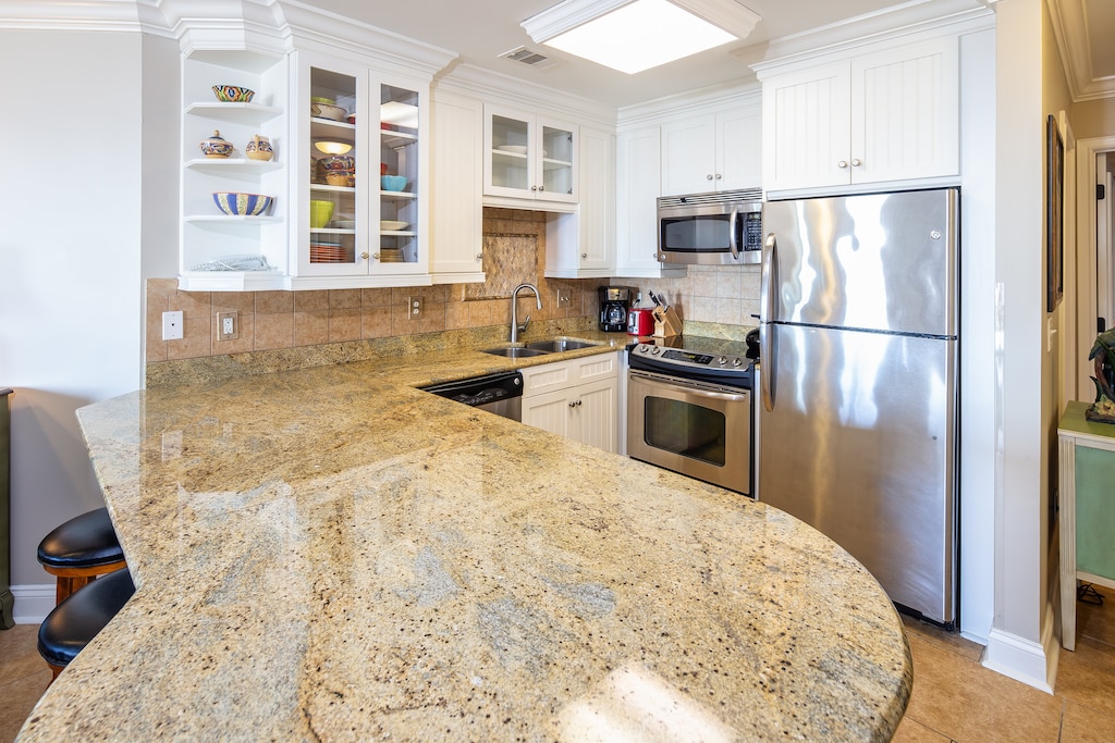 Spacious kitchen counterspace