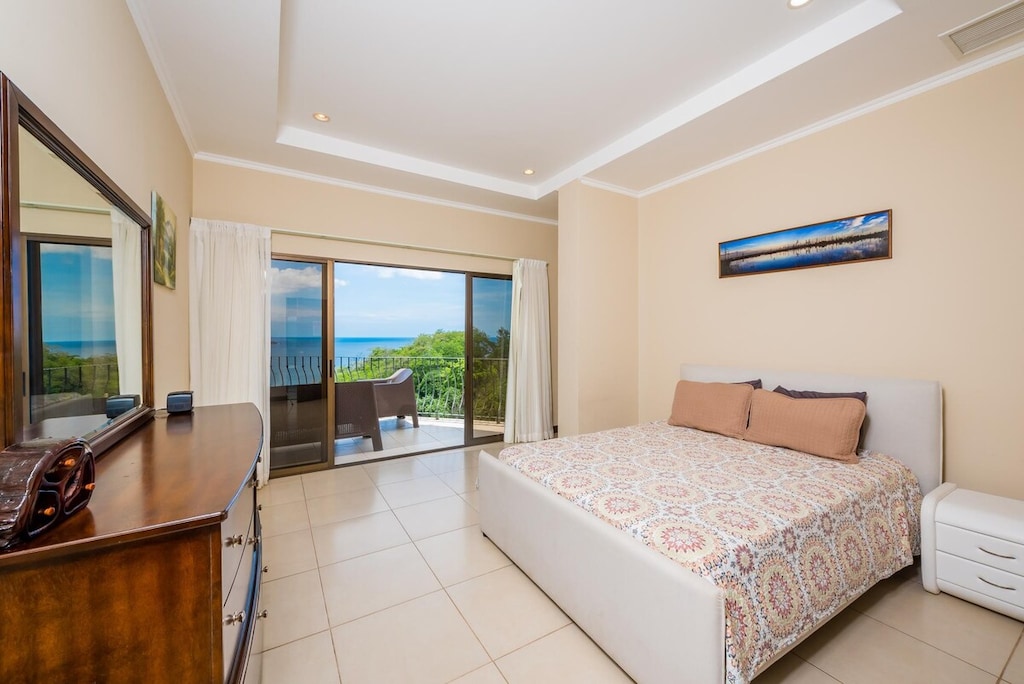 Bedroom #1 - King Bed with En Suite Bathroom