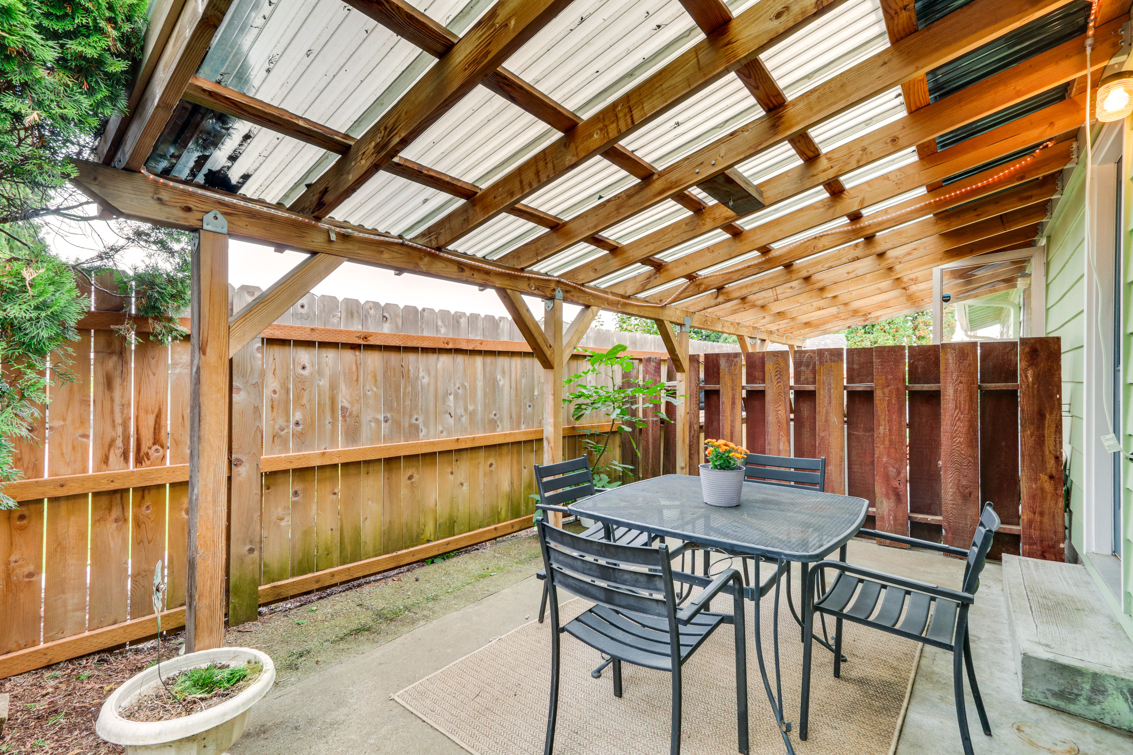 Property Image 2 - Pet-Friendly Gem w/ Ping-Pong Table in Oregon!