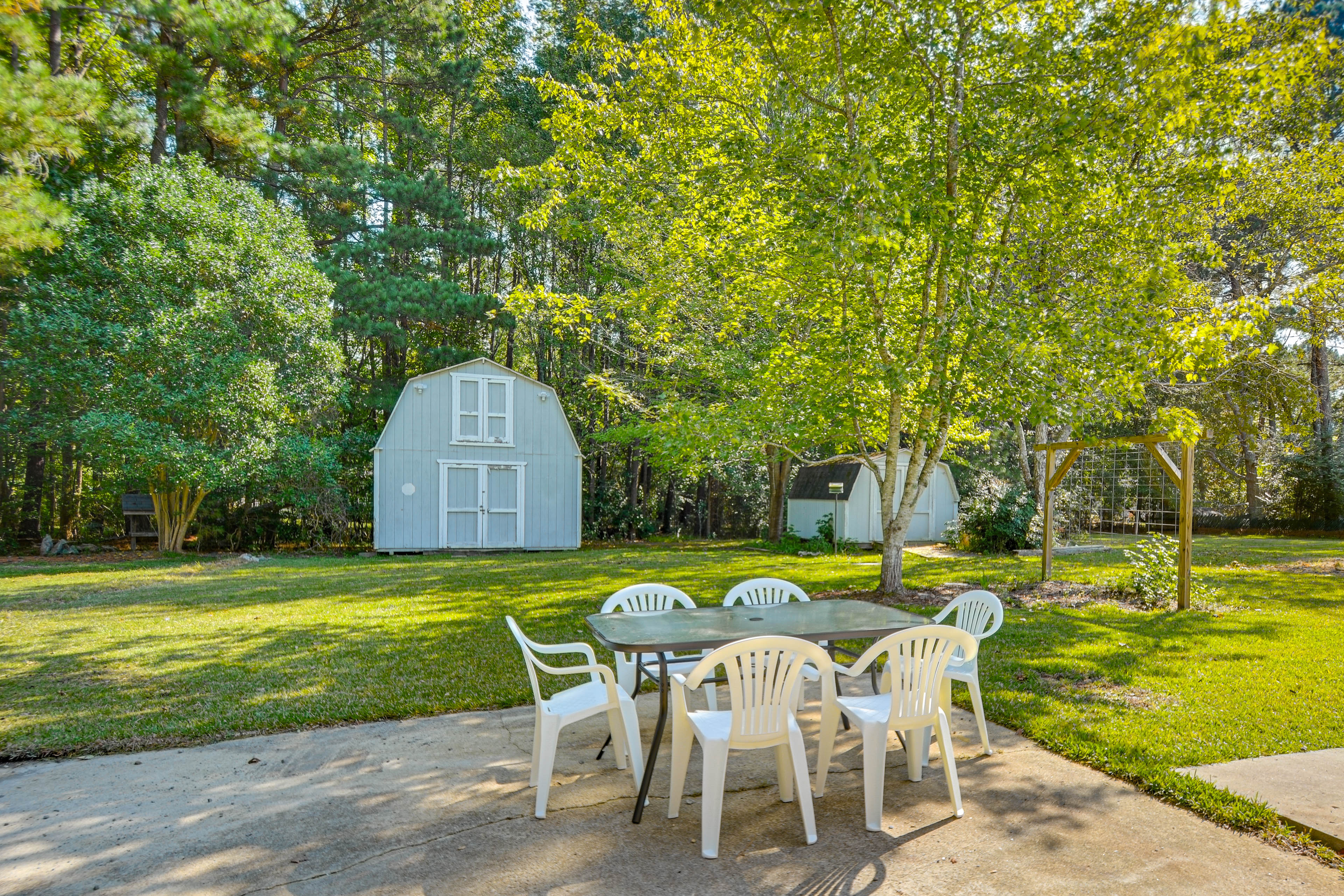 15 Mi to Raleigh: Pet-Friendly Home w/ Fire Pit!