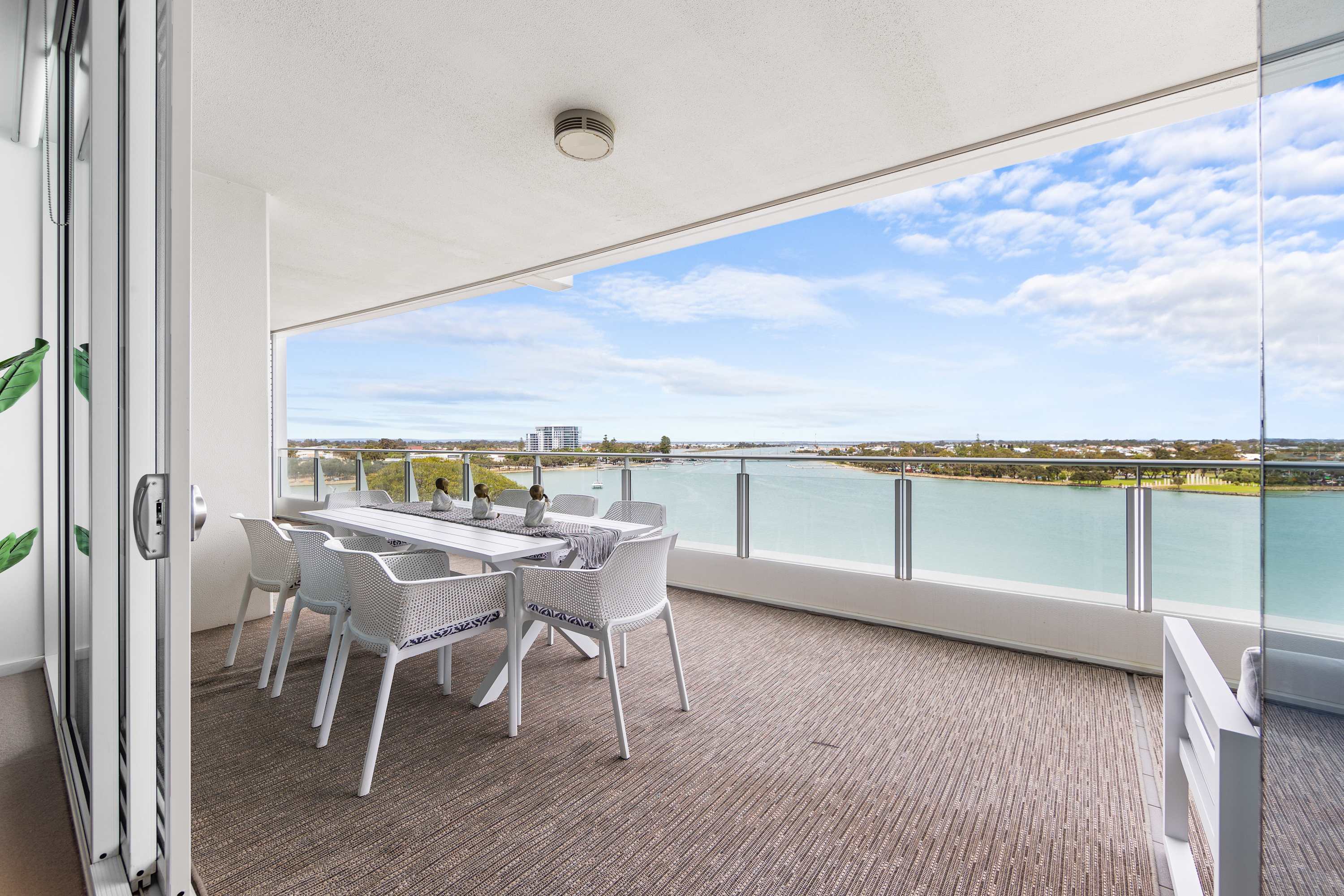 Property Image 1 - Breathtaking Waterfront Apartment in Mandurah