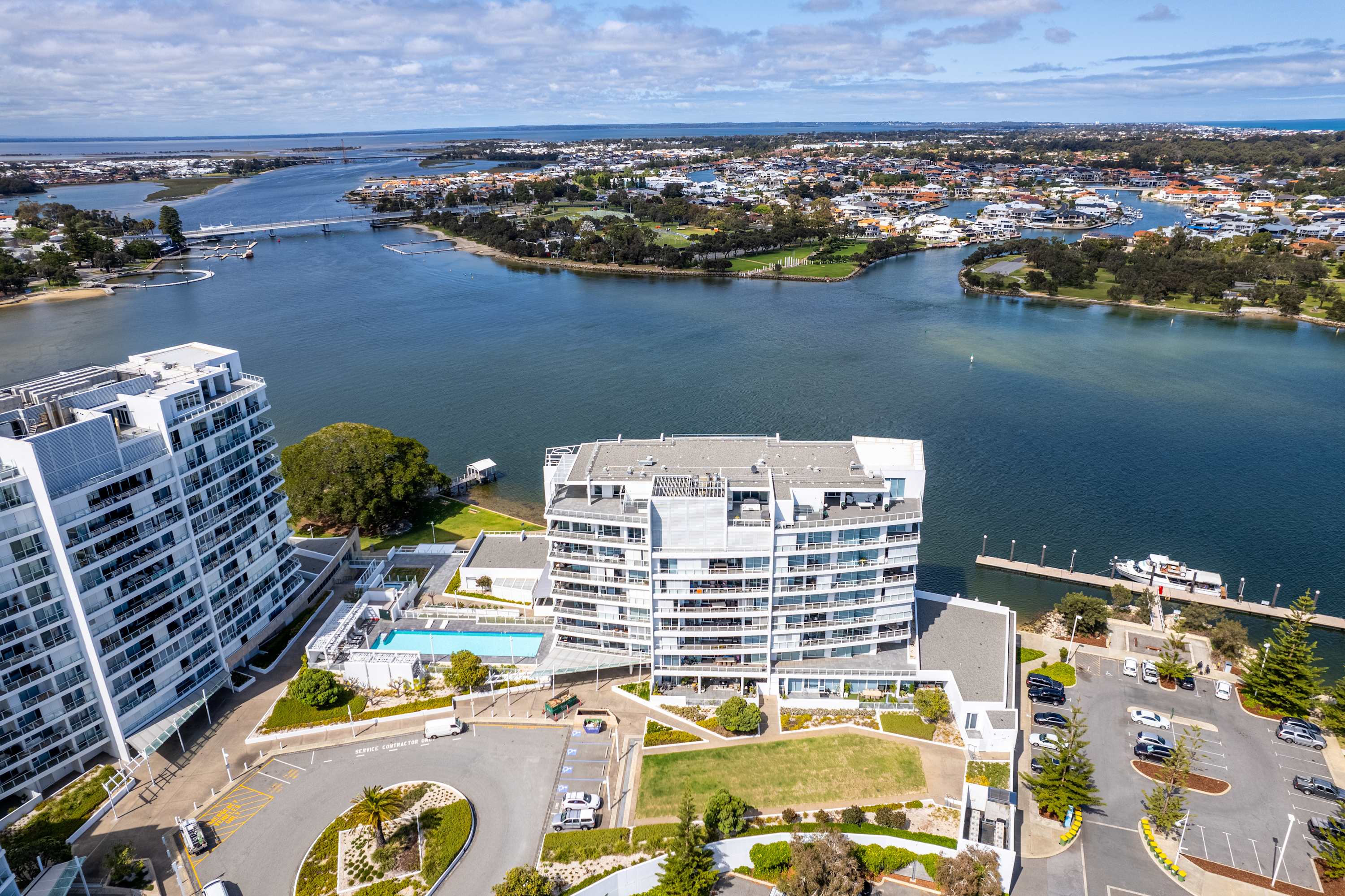 Breathtaking Waterfront Apartment in Mandurah