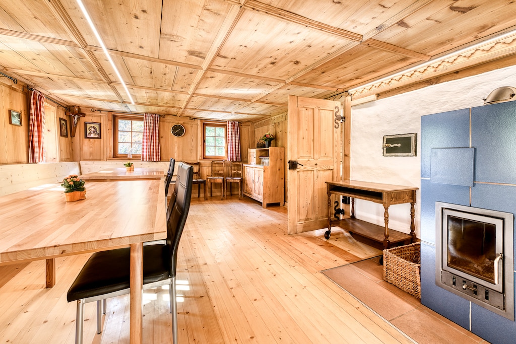 Living room in the Lutzklang mountain lodge in Raggal in the Großen Walsertal. 