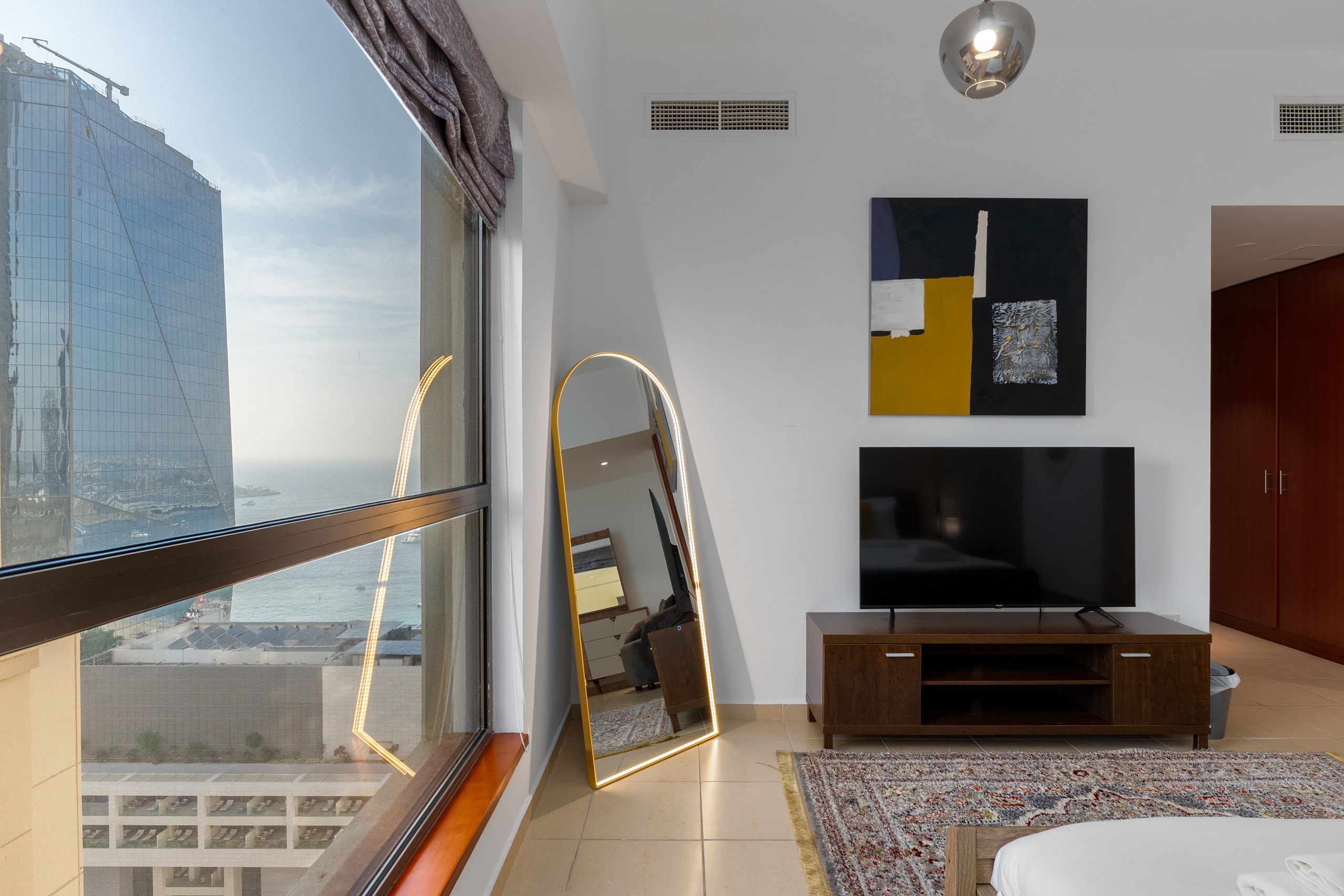 Cozy 3BR Space at JBR, Beach Nearby