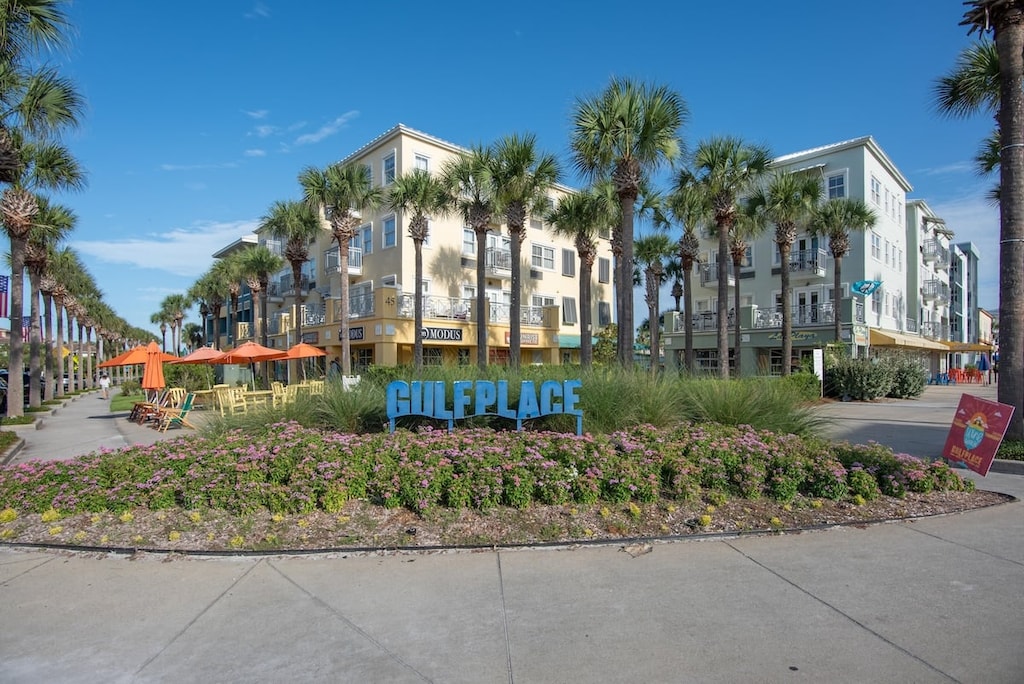 Walking distance to Gulf Place