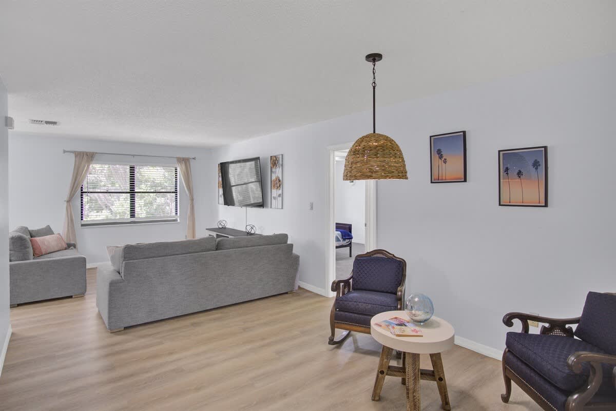 Kings Bay Inlet front house with 4 bedrooms and 3