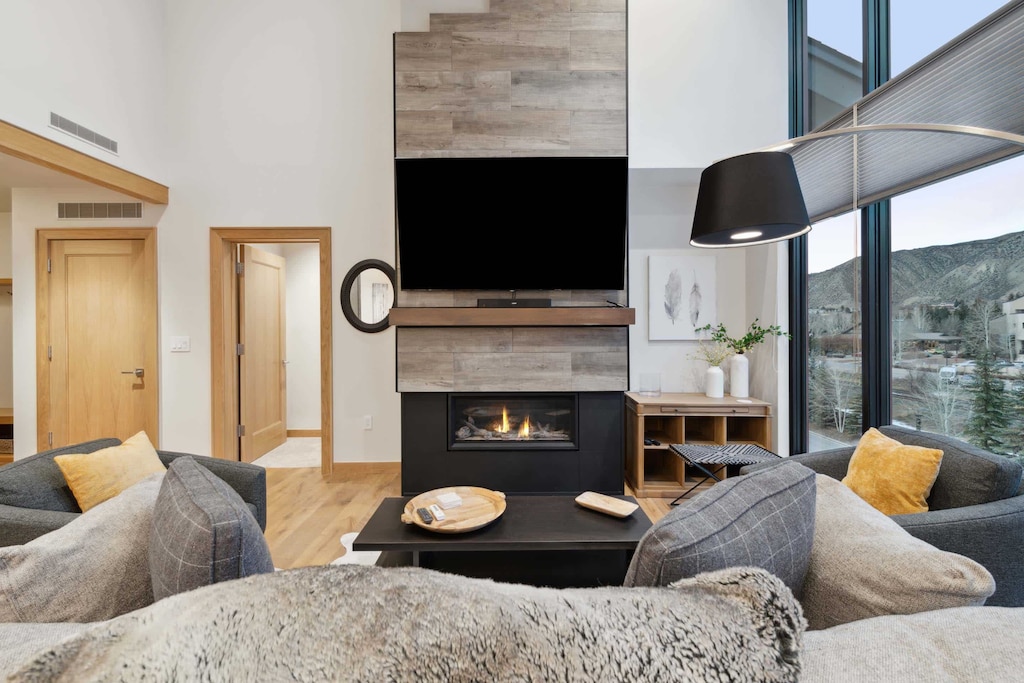 riverfrontlodge-401-6009_54158589245_o