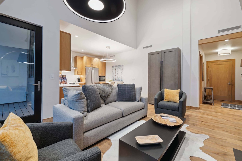 riverfrontlodge-401-6049_54158133091_o