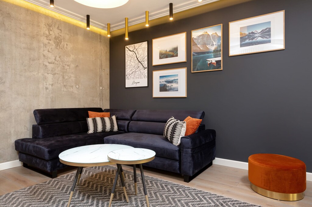 Stylish living room with coffe table. 