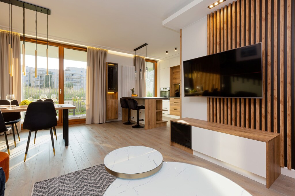 Chest of drawers with plenty of storage space. 