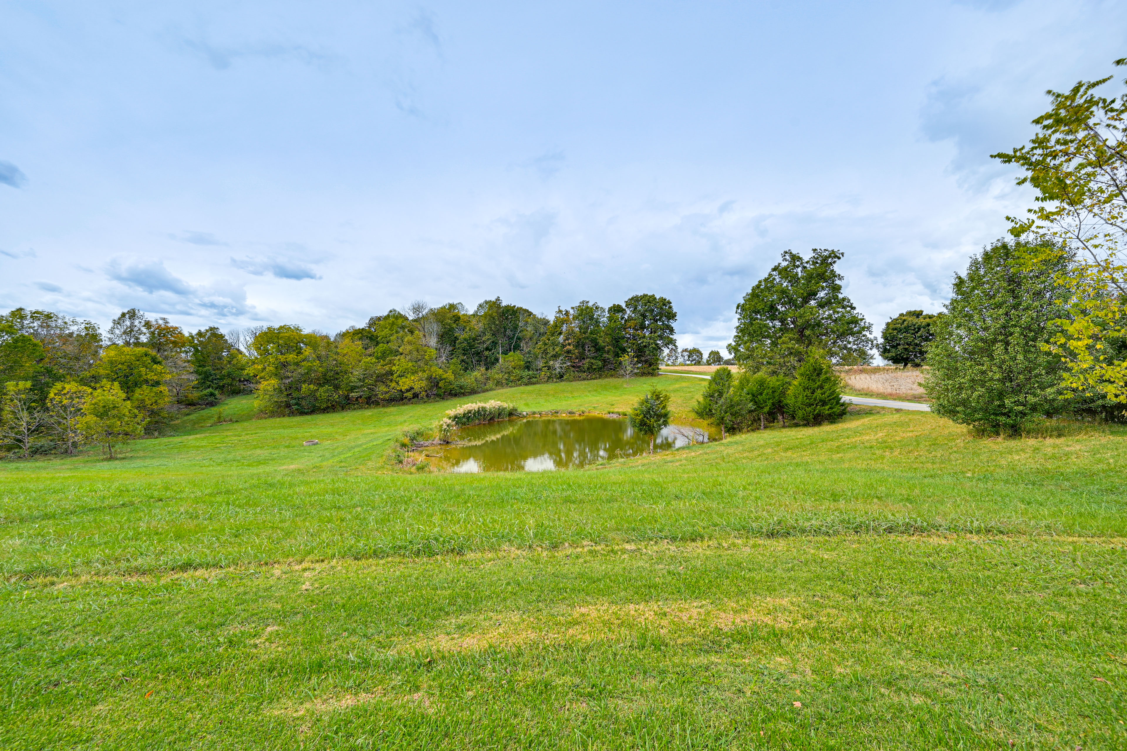 3 Mi to Green River Lake: Quiet Farmhouse w/ Yard